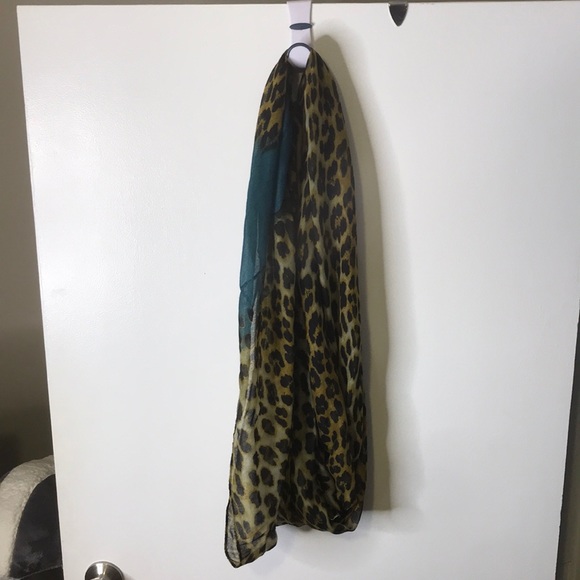 2/4 Warehouse One Scarf - Picture 1 of 3